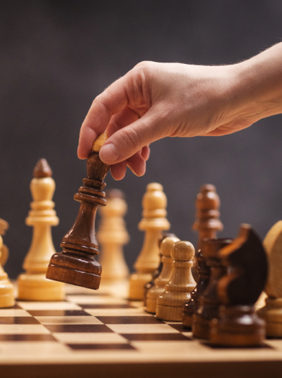 Chess,Piece,In,A,Woman's,Hand,On,A,Chessboard,In